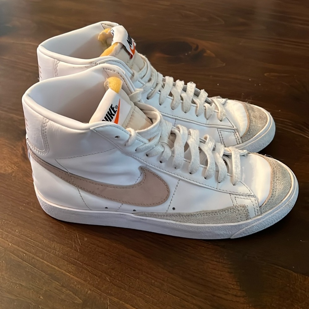 NIKE Blazer Mid 77
